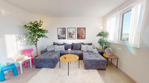 a living room with a couch and a table at HEIMATEL - Ferienhaus im Alpenblick in Primisweiler