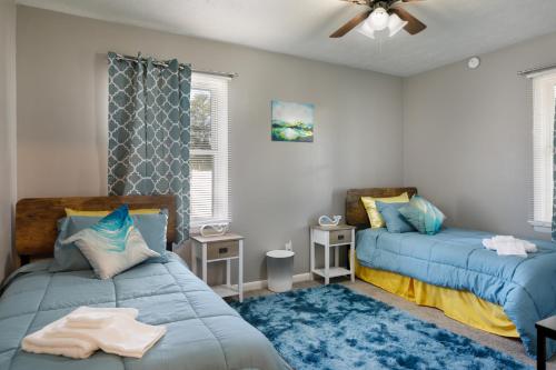 a bedroom with two beds and a ceiling fan at Cozy Vintage Ranch in Fayetteville