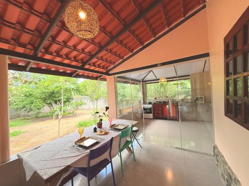 En have udenfor Chalé Pequi, Romântico e espaçoso, com ar cond conforto e aconchego