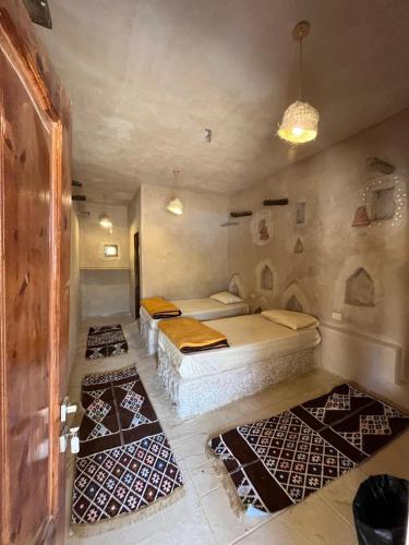 Postel nebo postele na pokoji v ubytování Santarya Siwa hotel