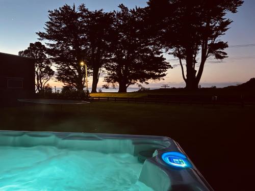 Πισίνα στο ή κοντά στο Black Sails Kuaotunu - across road from beach!