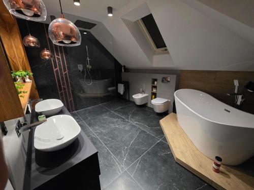 Een badkamer bij Loft Haven - Loftowa przystań