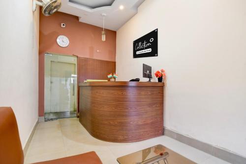 Khu vực sảnh/lễ tân tại Collection O Kalighat Metro Station Formerly RM Guest Home