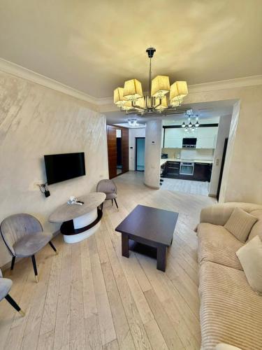 Cozy apartment with 3 bedrooms on Buzand 17