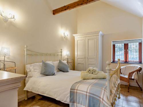 Giường trong phòng chung tại 2 Bed in South Hill TYLER