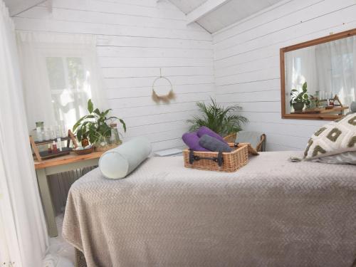 Giường trong phòng chung tại 2 Bed in South Hill KATES