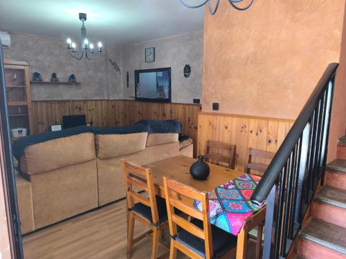 a living room with a table and a couch at the monument's duplex bello in San Juan de Aznalfarache