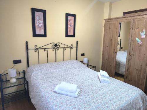 a bedroom with a bed with a blue and white blanket at the monument's duplex bello in San Juan de Aznalfarache