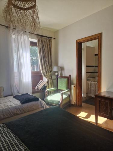 Un dormitorio con una cama, una silla y un espejo. en Apartament on the edge of the Teide National Park, en Los Realejos