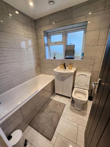 Koupelna v ubytování Beautiful, 2 Bedroom House in Tonbridge