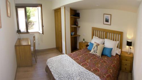 a bedroom with a large bed and a window at Apartamento El Nial de Potes in Potes