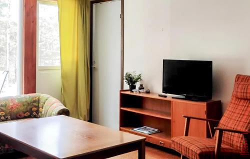 TV a/nebo společenská místnost v ubytování Beautiful Home In Ekshärad With Wifi