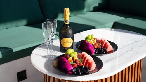 Ποτά στο Brand-New Luxury Villa Jacuzzi, Pool & Cinema in Seseh