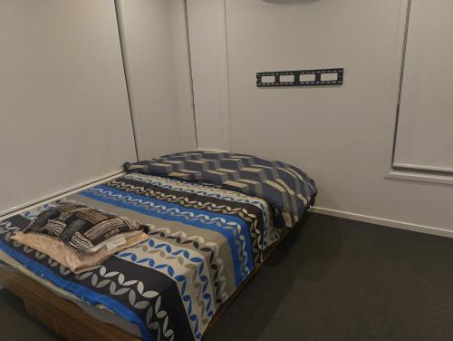 Postel nebo postele na pokoji v ubytování 2 Serene rooms with beautiful creek views