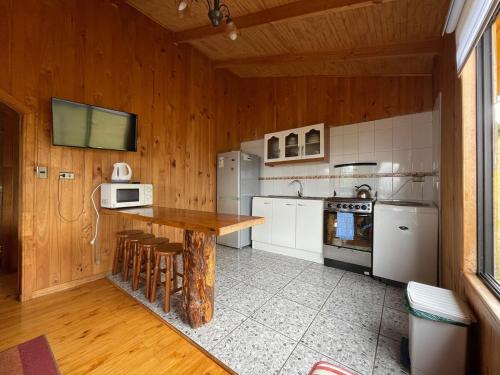 Kuchyň nebo kuchyňský kout v ubytování Cabaña chilota naturaleza, playa y desconexión
