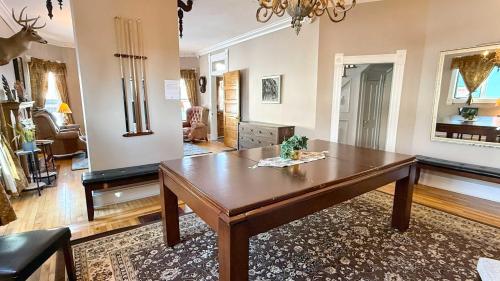 Χώρος καθιστικού στο Governor's Mansion Guest Suites For Big Groups