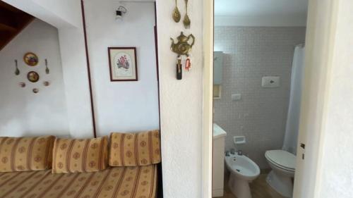 Et badeværelse på Edificio Natania