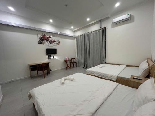 Un pat sau paturi într-o cameră la Khách sạn Phúc Đạt - Rạch Giá Phúc Đạt Hotel