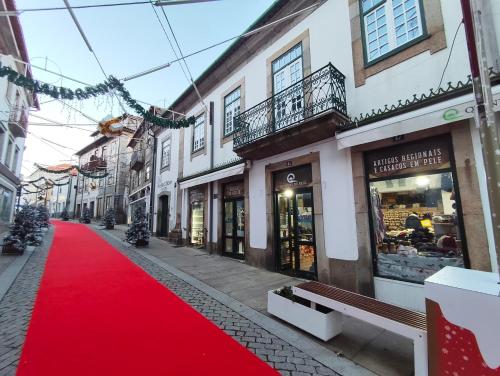 a red carpet on a street in front of buildings at Misericórdia Rooms in Guarda