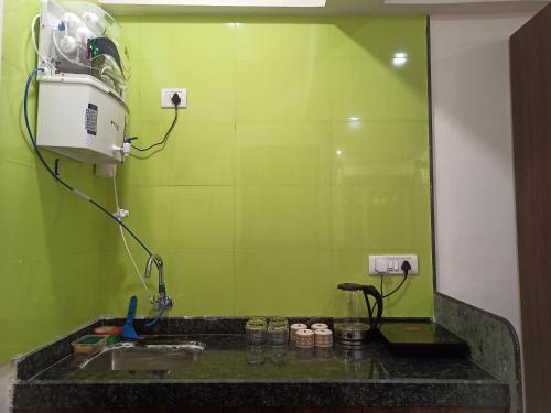 Un baño de The Urban Nest - Bliss Studio Apartment with Private Balcony