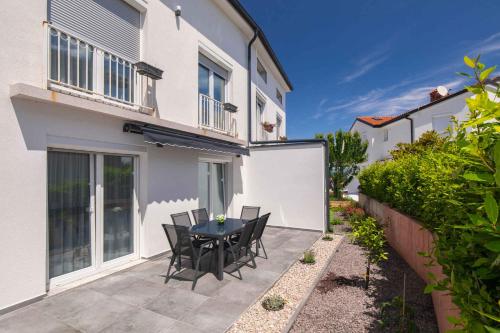 Apartment with A - C in Krk-Insel Krk 55017