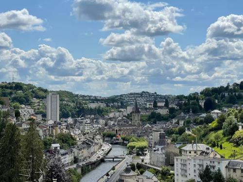 Φωτογραφία από το άλμπουμ του Peaceful Eden standing-magnificent view σε Tulle