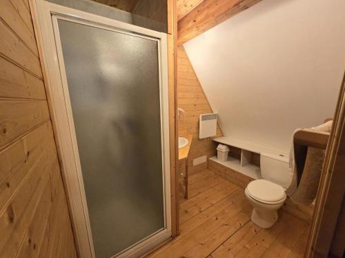 Ένα μπάνιο στο Maison de campagne avec cheminée et BBQ à Carlux - FR-1-616-420