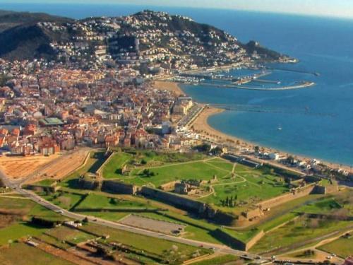 Apartamento a 50m de la playa en Roses - ES-258-158