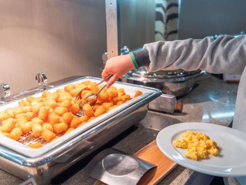 Mad på resortet eller i nærheden