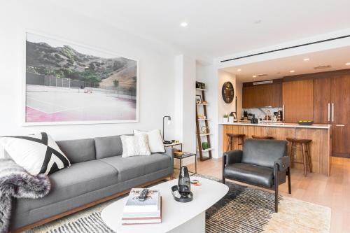 Χώρος καθιστικού στο Stylish Williamsburg One Bedroom Condo Near Manhattan