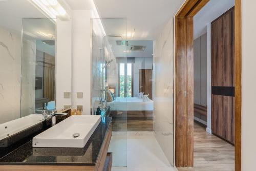 Et badeværelse på Sea Theatre Kata by ROI