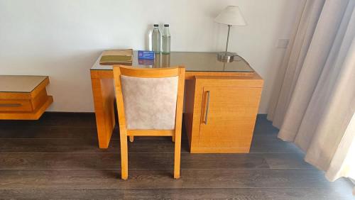 a desk with a chair and a desk with a lamp at Mountain Retreat Kodai in Kodaikānāl