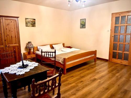 a bedroom with a bed and a table at Dom Karpacz -Wolna in Karpacz