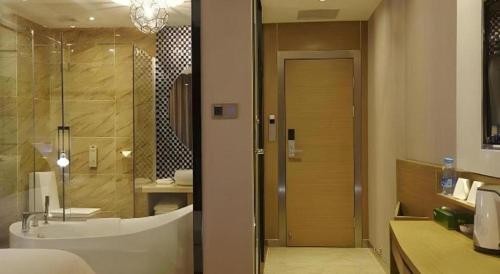 Un baño de Lavande Hotel Xian Xiaozhai Subway Station Dayanta Branch