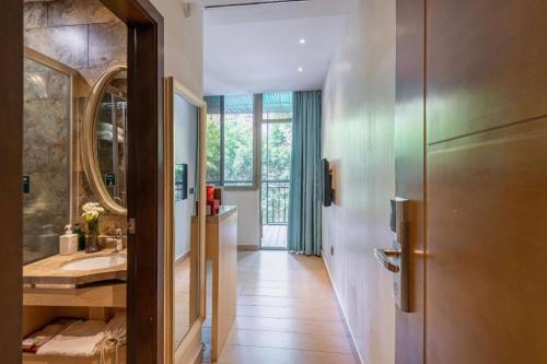 Koupelna v ubytování Leisurely Hotel Shenzhen