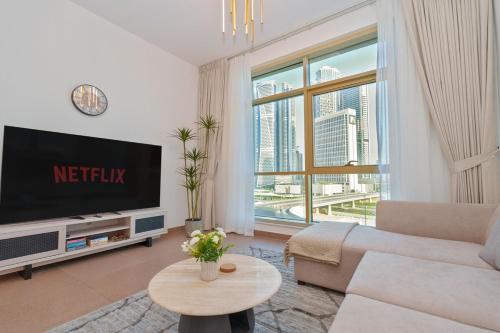 Luxe 1BR Hamilton Residency Business Bay with balcony
