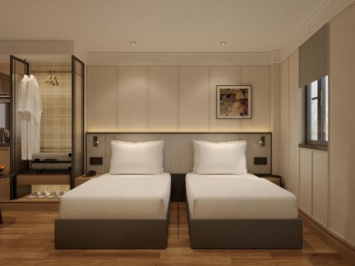 En eller flere senge i et værelse på Hoan Kiem Legend Ha Noi Hotel