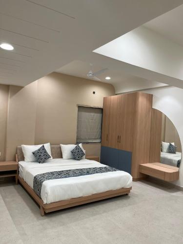 a bedroom with a large bed and a chair at Hotel Sun Shine in Jāmb