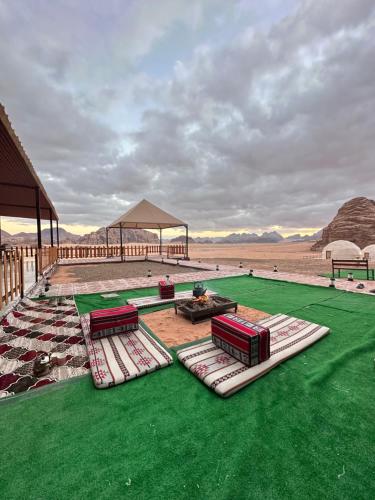 Φυσικό τοπίο κοντά σε οργανωμένο κάμπινγκ