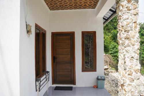 Φωτογραφία από το άλμπουμ του Batukaras beach hill σε Batukaras