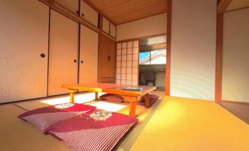 a room with a wooden table and a rug at 白浜の宿梅 別館 in Shirahama