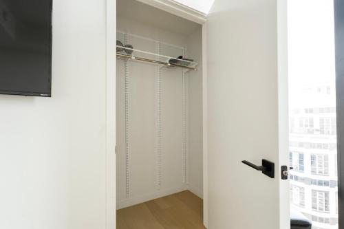 Sky High at Beaudry 2 Bed Apt WITH FREE PARKING photo 32