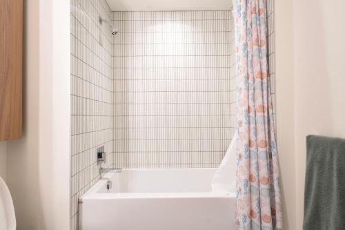 Sky High at Beaudry 2 Bed Apt WITH FREE PARKING photo 37