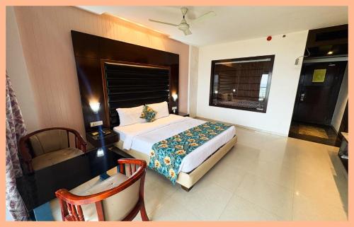 En eller flere senge i et værelse på Glory Crown In Bettiah