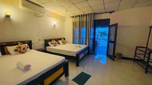 Postel nebo postele na pokoji v ubytování Can win Resort Yala