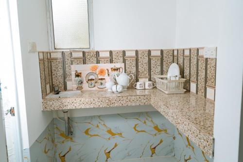 a bathroom with a counter with a fish floor at Anu Villa Wadduwa in Wadduwa