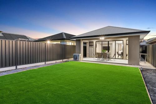 Φωτογραφία από το άλμπουμ του Luxury on Leeds σε Northfield