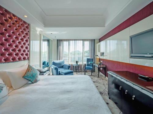 Ένα ή περισσότερα κρεβάτια σε δωμάτιο στο Wuyang Holiday Hotel Hangzhou