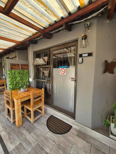 صورة لـ Bosveld In Die Stad Lodge في ألبرتون