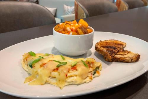 Comida en o cerca de este hotel